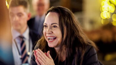 Βενεζουέλα:-Η-κινηματογραφική-απόδραση-της-Μαρία-Κορίνα-Ματσάδο-–-Η-μεταμφίεση,-η-περούκα-και-το-ταξίδι-από-Καραϊβική-μέχρι-Όσλο