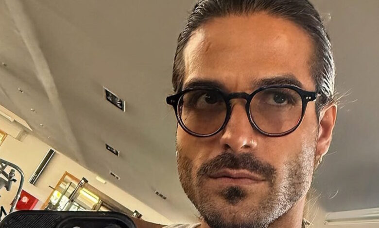 Ξέσπασε-ο-Άρης-Μουγκοπέτρος-για-το-φτύσιμο-του-Βαλάντη-στους-μουσικούς-του