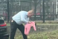 Νέα-Υόρκη:-Αστυνομικός-έσωσε-μωρό-που-πνιγόταν-–-Σταμάτησε-το-αυτοκίνητο-στην-άκρη-του-δρομου