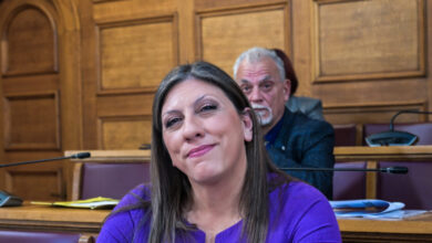 Σόου-από-τη-Ζωή-Κωνσταντοπούλου-για-τον-«Φραπέ»:-Κάλεσε-το-100-και-έδωσε-«ραντεβού»-με-περιπολικό-έξω-από-κανάλι-για-να-της-πάρει-κατάθεση