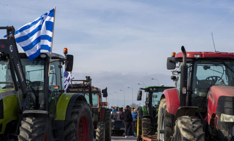 Μπλόκα-αγροτών:-Απόβαση-στο-λιμάνι-της-Θεσσαλονίκης-–-Κρίσιμη-η-αυριανή-σύσκεψη-στη-Νίκαια