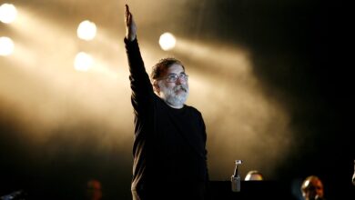 Θάνος-Μικρούτσικος:-Η-σύζυγός-του,-Μαρία-Παπαγιάννη-εξομολογείται-–-«Ήταν-ψύχραιμος,-σε-εμάς-δεν-έδειξε-αν-φοβήθηκε»