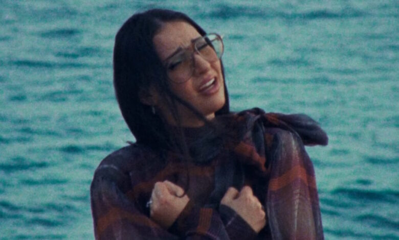 h-klavdia-παρουσίασε-το-νέο-συναρπαστικό-videoclip-της-για-το-τραγούδι-«Άνεμος»