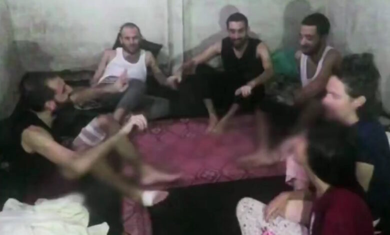 Γάζα:-Οι-συγκλονιστικές-τελευταίες-στιγμές-Ισραηλινών-ομήρων-–-Βίντεο-τους-δείχνουν-να-γιορτάζουν-το-Χανουκά-πριν-εκτελεστούν