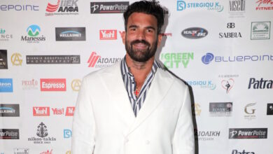 o-Δημήτρης-Αλεξάνδρου-ακούει-Ρία-Ελληνίδου-την-ώρα-που-οδηγεί,-μετά-τη-φημολογούμενη-σχέση-τους