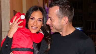 Ανθή-Βούλγαρη-και-Κώστας-Κωνσταντινίδης-έντυσαν-Άγιο-Βασίλη-τον-9-μηνών-γιο-τους