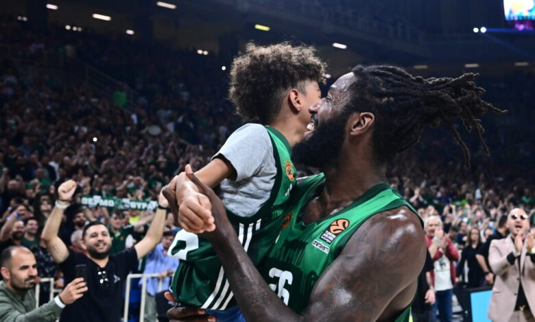 Ο-γιος-του-Ματίας-Λεσόρ-του-Παναθηναϊκού-«έκλεψε»-την-παράσταση-με-μπλούζα-με-τον-Ομπράντοβιτς-στο-Παρτιζάν-–-Ερυθρός-Αστέρας