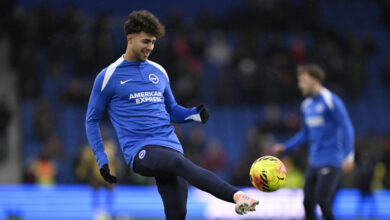 Ο-Μπάμπης-Κωστούλας-έχει-«κερδίσει»-τον-προπονητή-της-Μπράιτον:-«Κάθε-φορά-που-παίζει-κάνει-αισθητή-την-παρουσία-του»