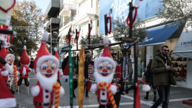 Εορταστικό-ωράριο-2025:-Ανοιχτά-καταστήματα-αύριο-Κυριακή-–-Πως-θα-λειτουργήσουν-τα-σούπερ-μάρκετ