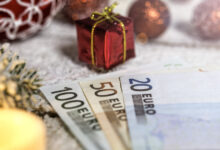 Δώρο-Χριστουγέννων-2025:-Πότε-ξεκινούν-οι-πληρωμές-–-Πως-να-το-υπολογίσετε