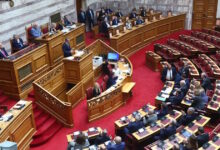 Πυρά-της-αντιπολίτευσης-στην-κυβέρνηση-για-τους-αγρότες:-Προσχηματική-η-πρόσκληση-Μητσοτάκη-για-διάλογο