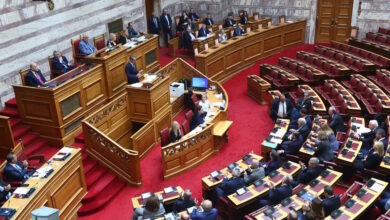 Πυρά-της-αντιπολίτευσης-στην-κυβέρνηση-για-τους-αγρότες:-Προσχηματική-η-πρόσκληση-Μητσοτάκη-για-διάλογο