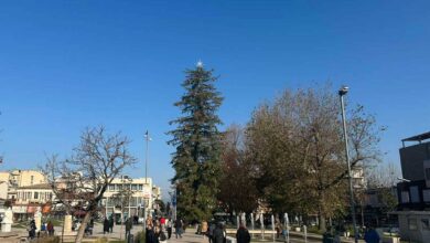 Ηλιόλουστα-Χριστούγεννα-στα-Τρίκαλα:-Ζωντανή-η-πόλη,-υποτονική-η-αγορά