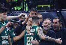 ΑΕΚ-–-Παναθηναϊκός:-«Τρομακτικό»-ημίχρονο-από-τους-«πράσινους»-με-buzzer-beater-του-Τολιόπουλου-να-«γράφει»-το-65-28