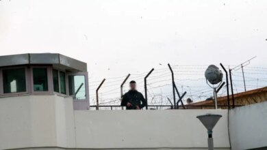 Έφοδος-της-αστυνομίας-στις-φυλακές-Κορυδαλλού-«αποκάλυψε»-κινητά-τηλέφωνα,-καλώδια-φόρτισης-και-θήκες-ασύρματων-ακουστικών