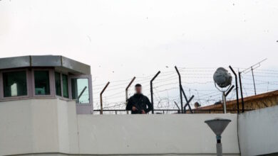 Έφοδος-της-αστυνομίας-στις-φυλακές-Κορυδαλλού-«αποκάλυψε»-κινητά-τηλέφωνα,-καλώδια-φόρτισης-και-θήκες-ασύρματων-ακουστικών