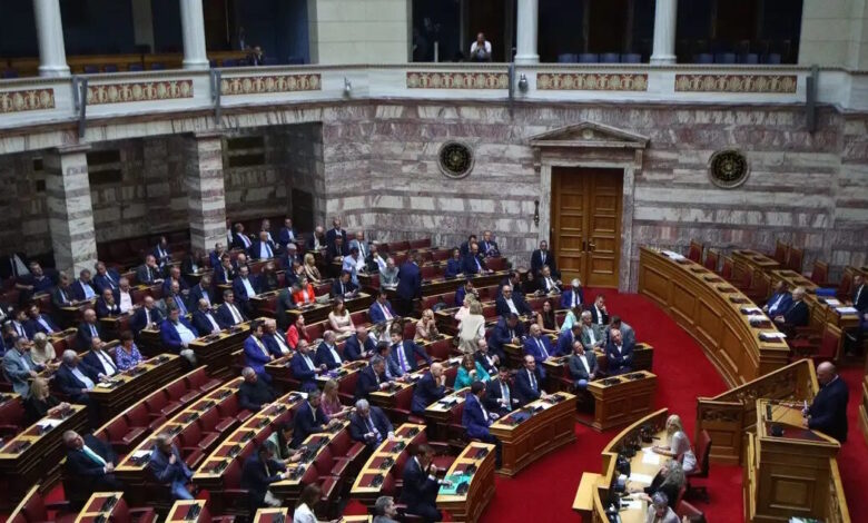 ΟΠΕΚΕΠΕ:-Αρένα-η-Βουλή-με-κόντρες-για-τις-κουμπαριές-με-«Γκρούεζες»,-«λαμόγια»,-και-«Φεράρι»