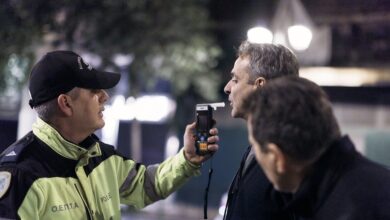 Κυριάκος-Μητσοτάκης:-Επισκέφθηκε-μπλόκο-για-αλκοτέστ-μαζί-με-τον-Μιχάλη-Χρυσοχοΐδη-το-βράδυ-του-Σαββάτου