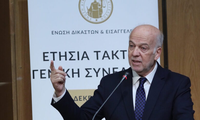 «Πυρά»-Φλωρίδη-για-Τέμπη-και-κόντρα-δικαστών-–-δικηγόρων-στη-Συνέλευση-Δικαστών-και-Εισαγγελέων