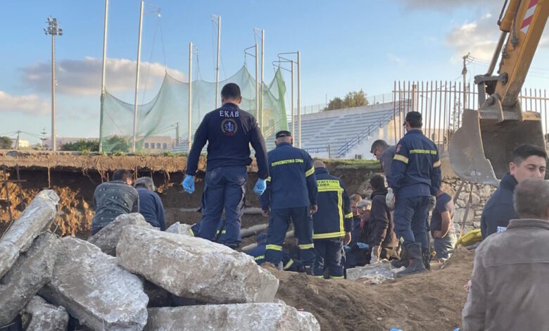 Νάξος:-Εργατικό-ατύχημα-με-δύο-ελαφρά-τραυματίες-–-Υποχώρησαν-κάγκελα-και-έπεσαν-σε-τάφρο