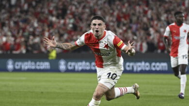 Ο-Χρήστος-Ζαφείρης-αποθεώθηκε-στο-τελευταίο-του-παιχνίδι-με-τη-Σλάβια-Πράγας-πριν-τη-«μετακόμιση»-στον-ΠΑΟΚ