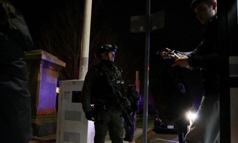 ΗΠΑ:-Ανθρωποκυνηγητό-για-τον-δράστη-του-μακελειού-στο-πανεπιστήμιο-Μπράουν-–-Δύο-οι-νεκροί,-7-σοβαρά-τραυματίες