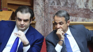 Σε-πανηγυρικό-κλίμα-η-σημερινή-συνεδρίαση-της-ΚΟ-της-ΝΔ-λόγω-Πιερρακάκη:-Εύσημα-Μητσοτάκη-αλλά-και-«γκρίνια»-για-τα-μπλόκα-των-αγροτών