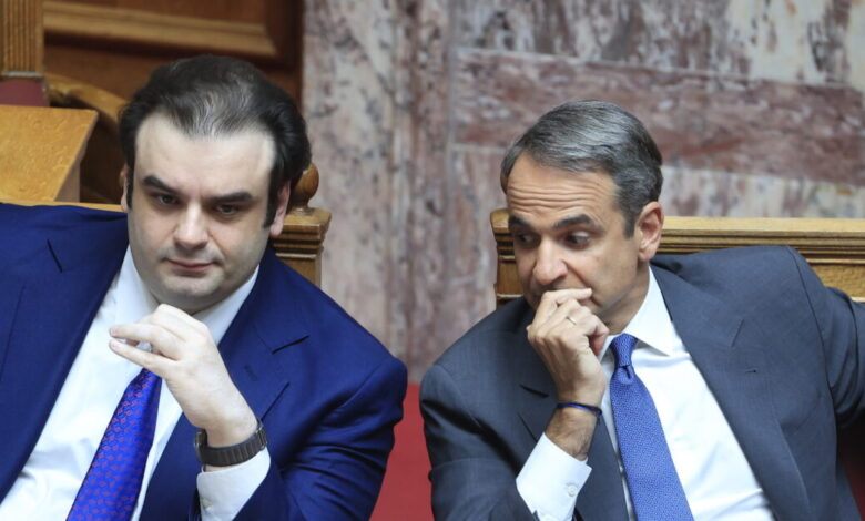 Σε-πανηγυρικό-κλίμα-η-σημερινή-συνεδρίαση-της-ΚΟ-της-ΝΔ-λόγω-Πιερρακάκη:-Εύσημα-Μητσοτάκη-αλλά-και-«γκρίνια»-για-τα-μπλόκα-των-αγροτών