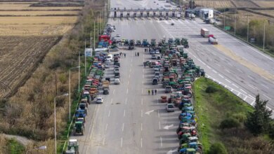 Οι-αγρότες-ενισχύουν-μπλόκα-και-τις-κινητοποιήσεις-μετά-το-«όχι»-στην-πρόσκληση-Μητσοτάκη-για-συνάντηση