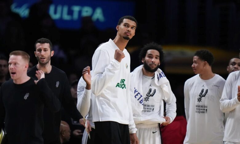 nba-cup:-Σαν-Αντόνιο-και-Νικς-θα-διεκδικήσουν-το-κύπελλο