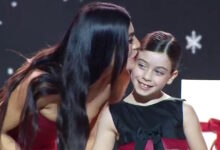 Όσα-είδαμε-στα-madwalk-2025:-Ξεχώρισε-η-στιγμή-που-η-Ήβη-Αδάμου-εμφανίστηκε-στη-σκηνή-με-την-κόρη-της