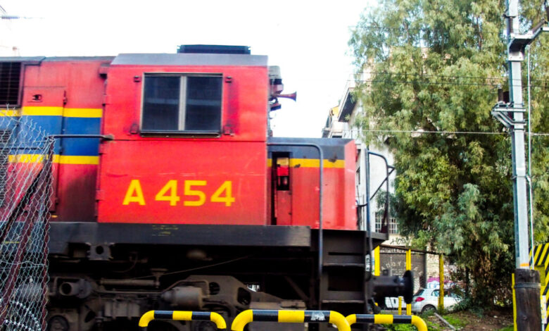 Θεσσαλονίκη:-Συνελήφθη-οδηγός-λεωφορείου-που-αγνόησε-τα-σήματα-και-παρέσυρε-μπάρες-σε-σιδηροδρομική-διάβαση