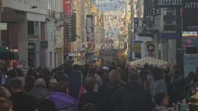 Εορταστικό-ωράριο-2025:-Κοσμοσυρροή-στην-Ερμού-για-τα-ανοιχτά-καταστήματα