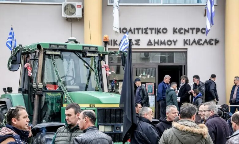 Οι-αγρότες-παραμένουν-στα-μπλόκα-και-έστειλαν-τα-αιτήματά-τους-στο-Μαξίμου-–-«Να-προσέλθετε-σε-διάλογο»-τους-ζητά-ο-Τσιάρας