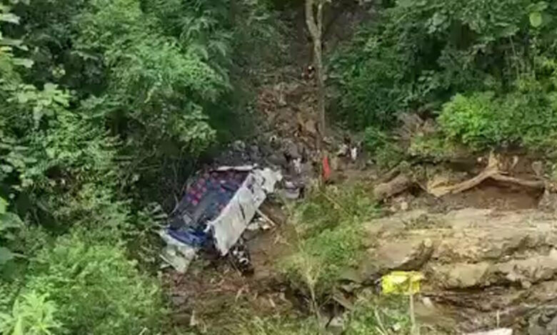 Κολομβία:-Δώδεκα-νεκροί-μαθητές-και-20-τραυματίες-σε-τροχαίο-με-σχολικό-λεωφορείο-που-έπεσε-σε-χαράδρα