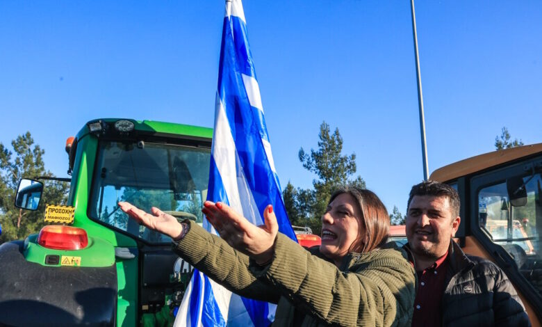 Ζωή-Κωνσταντοπούλου-από-το-μπλόκο-της-Νίκαιας:-«Οι-αγρότες-δεν-ενέδωσαν-στην-κοροϊδία-του-πρωθυπουργού»