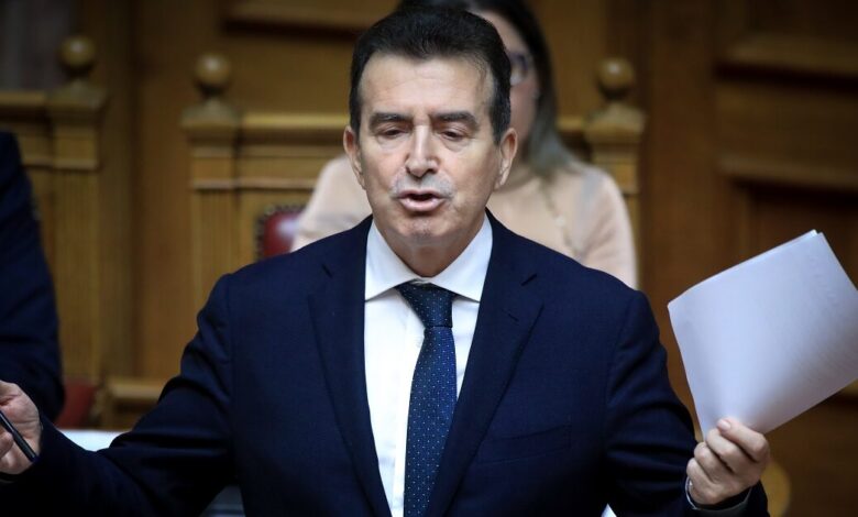 Χρυσοχοΐδης-για-την-Αστυνομία-στις-αγροτικές-κινητοποιήσεις:-Δεν-διαθέτει-πλαστικές-σφαίρες-–-Τι-ψέμματα-είναι-αυτά-που-λέτε-εδώ-μέσα;