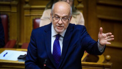 Φλωρίδης-κατά-Φάμελλου,-Χαρίτση-και-Πολάκη-στη-Βουλή:-Οι-«αρχηγοί-του-εξώστη»-και-ο-«γενίτσαρος»