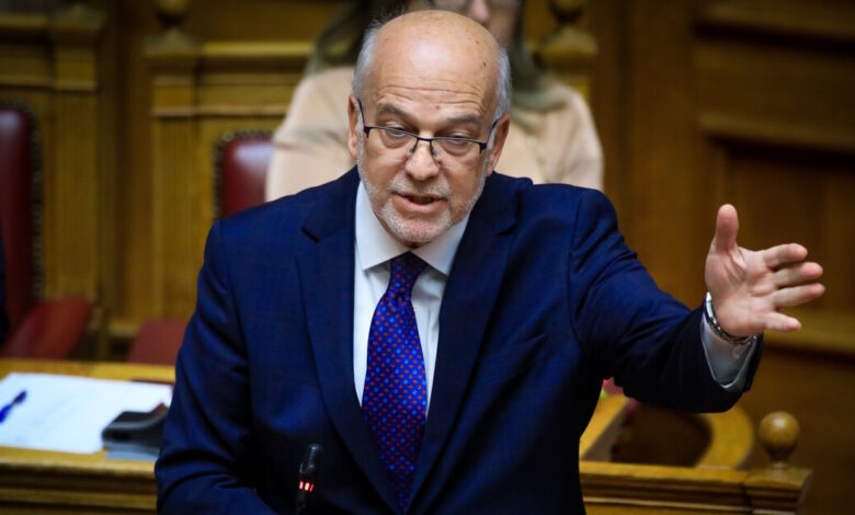 Φλωρίδης-κατά-Φάμελλου,-Χαρίτση-και-Πολάκη-στη-Βουλή:-Οι-«αρχηγοί-του-εξώστη»-και-ο-«γενίτσαρος»