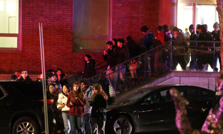 ΗΠΑ:-Ελεύθερος-ο-24χρονος-που-συνελήφθη-για-την-φονική-επίθεση-στο-πανεπιστήμιο-–-Συνεχίζεται-το-ανθρωποκυνηγητό