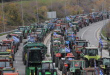 Οι-αγρότες-παραμένουν-σε-θέση-μάχης-ενισχύοντας-τα-μπλόκα-σε-τελωνεία-και-εθνικές-οδούς-–-Ο-χάρτης-των-κινητοποιήσεων