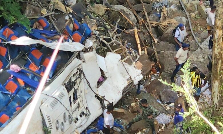 Κολομβία:-Νεκροί-16-μαθητές-και-ο-οδηγός-του-σχολικού-που-έπεσε-σε-χαράδρα-40-μέτρων-–-Επέστρεφαν-από-εκδρομή