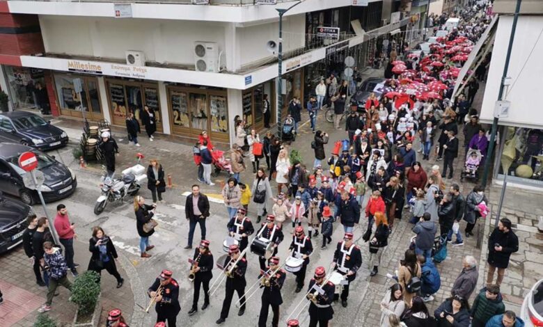 Μεγάλη-Χριστουγεννιάτικη-παρέλαση-στα-Τρίκαλα-με-θέμα-τον-Πίτερ-Παν