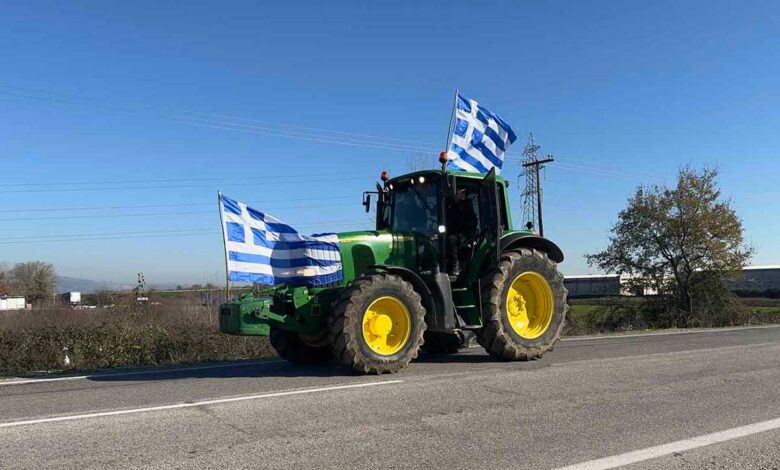 Λίγα-τρακτέρ,-μεγάλες-ουρές-στη-γέφυρα-Πηνειού