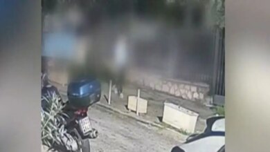 Ομόνοια:-Έφοδος-της-αστυνομίας-σε-ενεχυροδανειστήριο-όπου-έλιωναν-κλοπιμαία-από-ληστείες