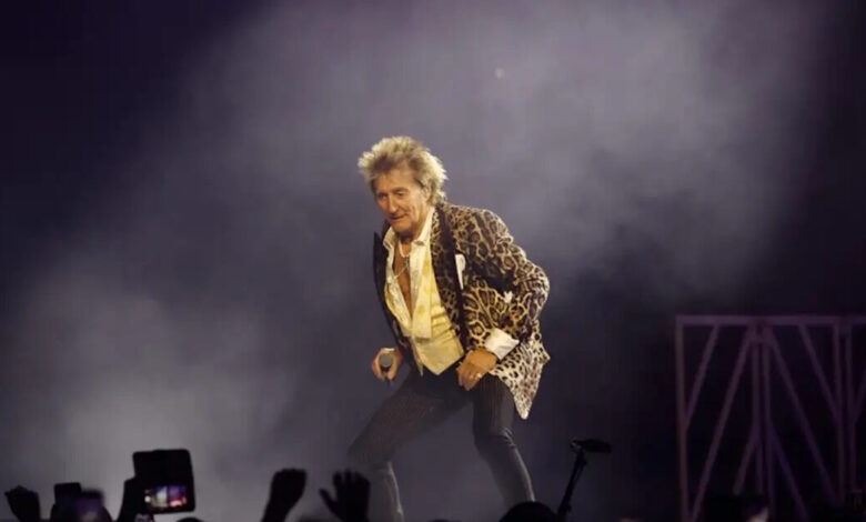 Ο-Ροντ-Στιούαρτ-τα-«πήρε-στο-κρανίο»-με-θεατή-στη-συναυλία-του-στην-Αθήνα-–-«Χαλάς-το-σόου,-φύγε-από-τη-μέση»