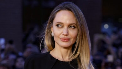 Η-Αντζελίνα-Τζολί-αποκαλύπτει-την-ουλή-από-τη-μαστεκτομή-ποζάροντας-στο-εξώφυλλο-του-time