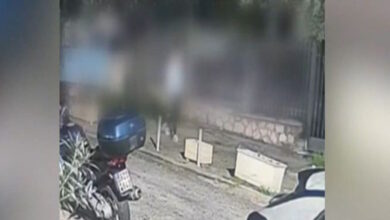 Ομόνοια:-Έφοδος-της-αστυνομίας-σε-ενεχυροδανειστήριο-όπου-έλιωναν-κλοπιμαία-από-ληστείες