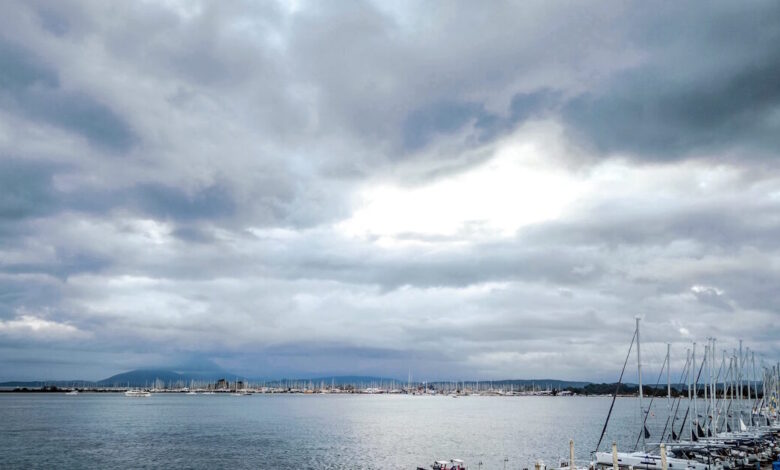 Καιρός-σήμερα:-Πυκνές-και-αραιές-νεφώσεις-σε-όλη-τη-χώρα-–-Δεν-ξεπερνά-τους-19-βαθμούς-η-θερμοκρασία