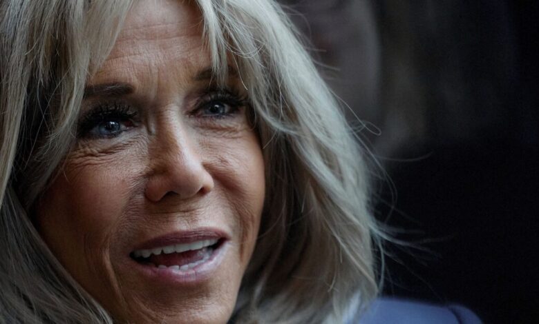 Η-Μπριζίτ-Μακρόν-δεν-μετανιώνει-για-το-«βρωμιάρες-σκύλες»-για-τις-ακτιβίστριες:-«Λυπάμαι-αν-τις-πλήγωσα,-αλλά-ήμουν-ο-εαυτός-μου»